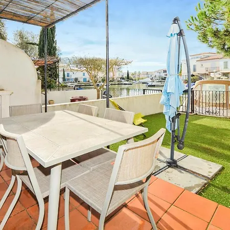 Nyaraló In With Kitchen